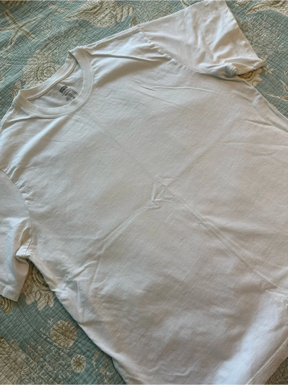 Levi's Essential Relaxed Fit White T-shirt